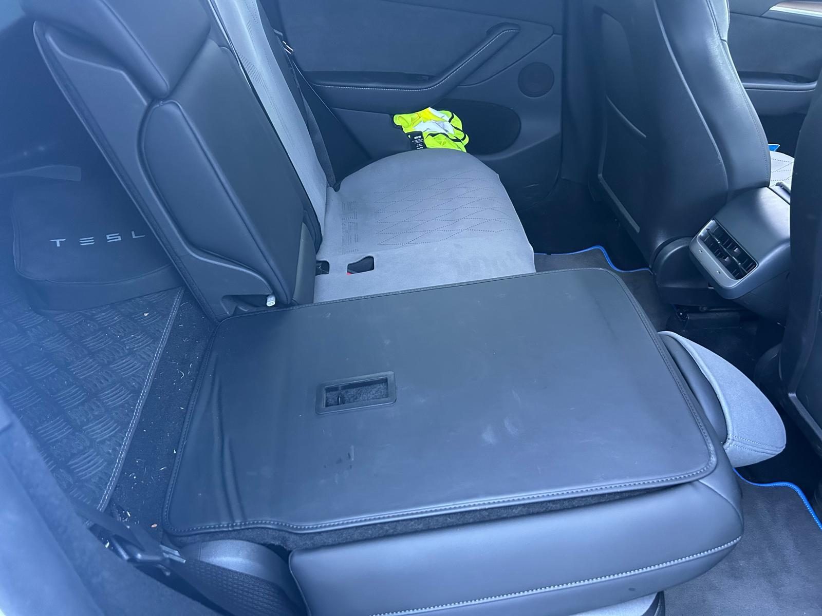 Tesla Model Y - Miniature 10