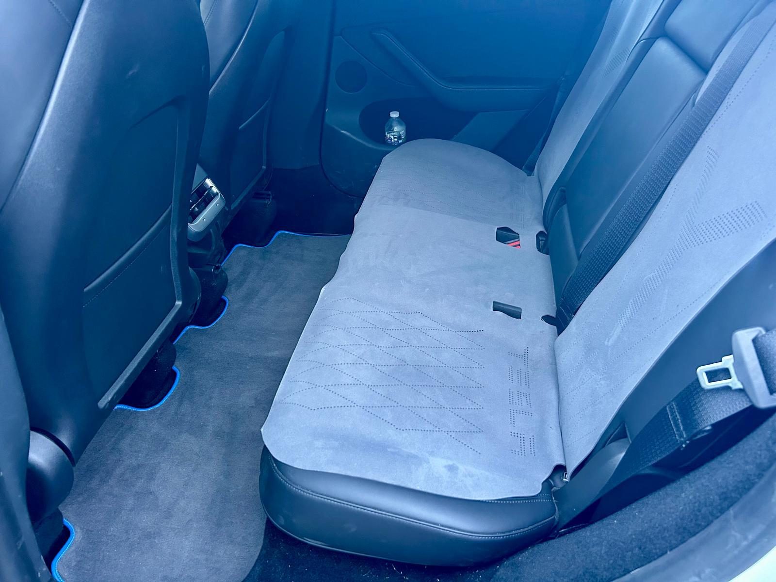 Tesla Model Y - Miniature 15