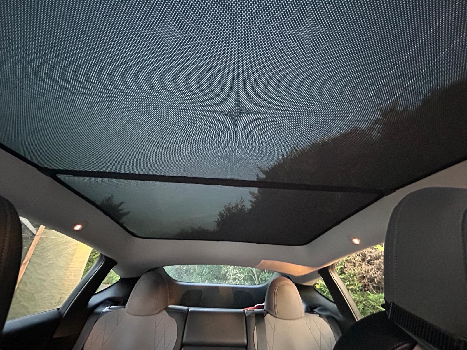 Tesla Model Y - Miniature 17