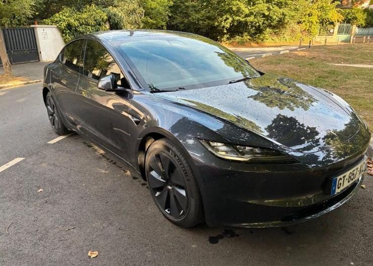 Tesla   Model 3 - Miniature 5