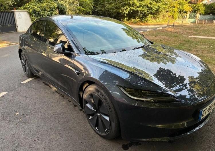 Tesla   Model 3 - Miniature 7