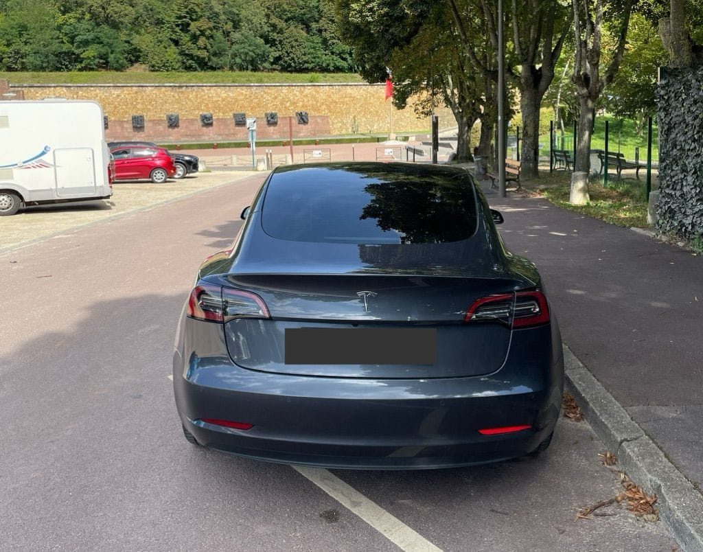 Tesla Model 3  - Miniature 4