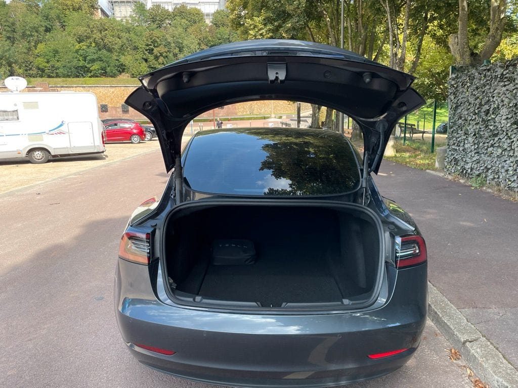 Tesla Model 3  - Miniature 5