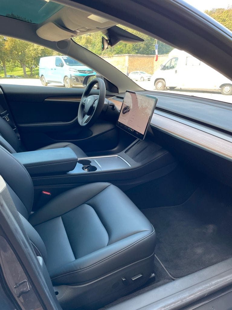 Tesla Model 3  - Miniature 7