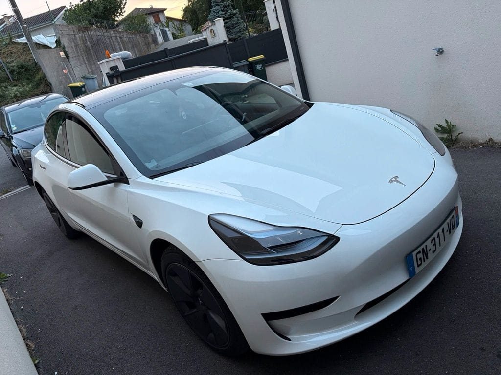 Tesla Model 3   - Miniature 2