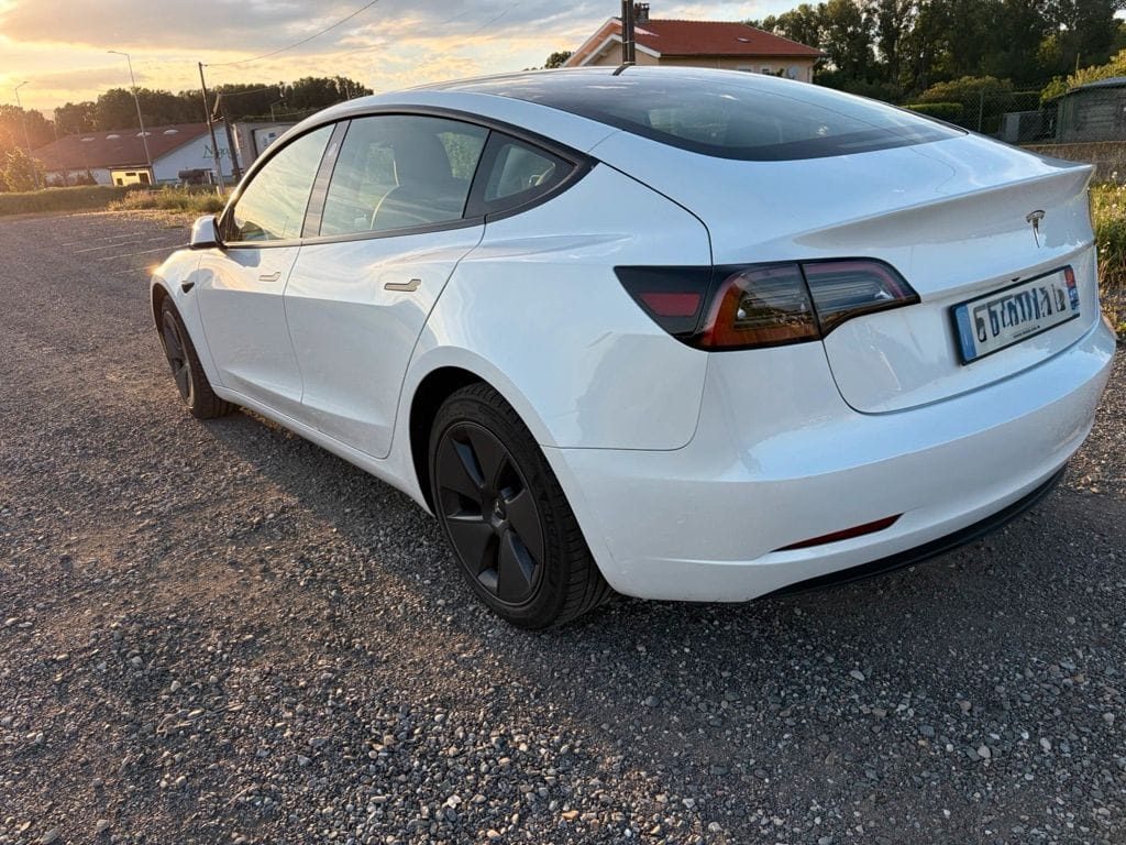 Tesla Model 3   - Miniature 4