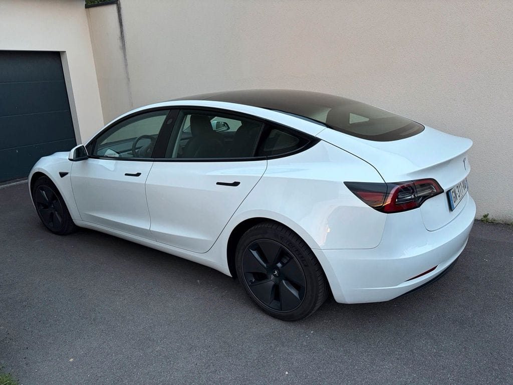 Tesla Model 3   - Miniature 5