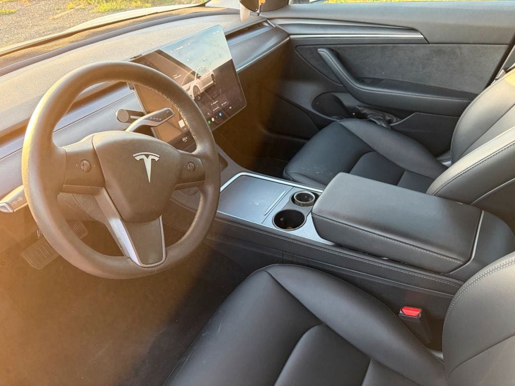 Tesla Model 3   - Miniature 9