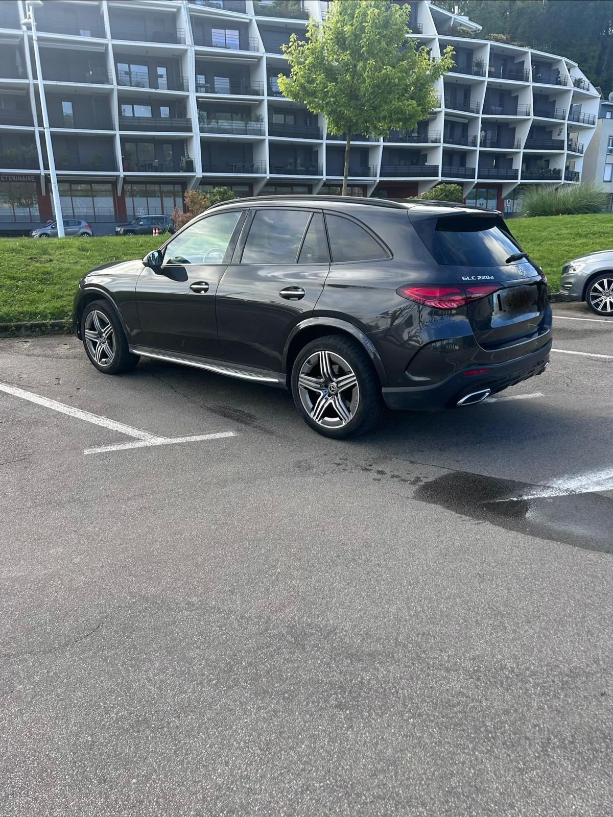 Mercedes  GLC 220D - Miniature 3